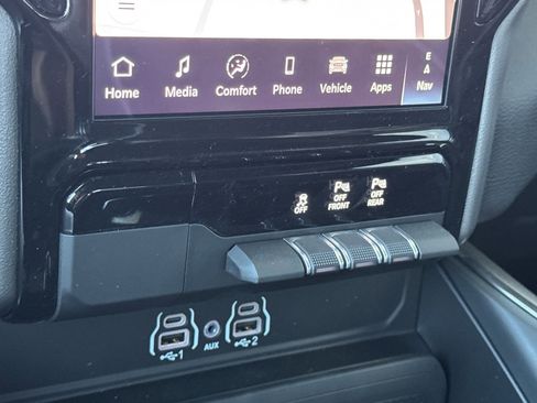 New 2026 RAM 1500 Laramie AWD/4WD image 19