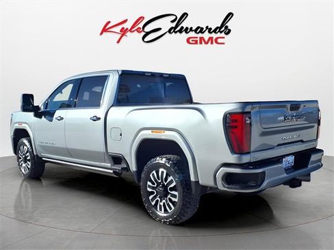 Used 2024 GMC Sierra 2500 Denali Ultimate image 7