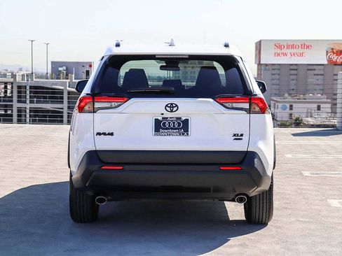 Used 2022 Toyota RAV4 XLE image 5
