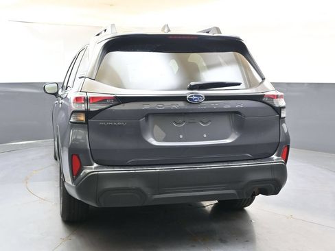 Used 2025 Subaru Forester Premium AWD/4WD image 4