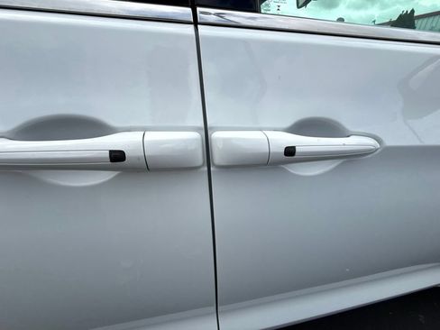 Used 2023 Chrysler Pacifica Touring-L FWD image 22