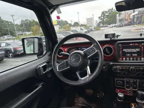 Used 2023 Jeep Wrangler Unlimited Rubicon w/ Cold Weather Group AWD/4WD image 19