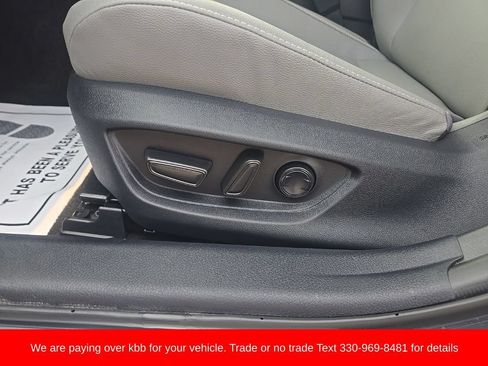 Used 2025 Toyota Camry SE AWD/4WD image 10