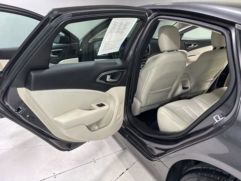 Used 2016 Chrysler 200 Limited w/ Convenience Group image 20