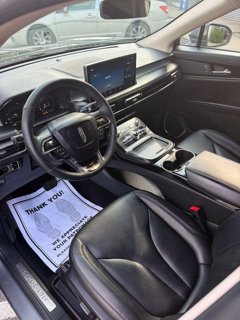 Used 2023 Lincoln Nautilus AWD w/ Premium Package image 3