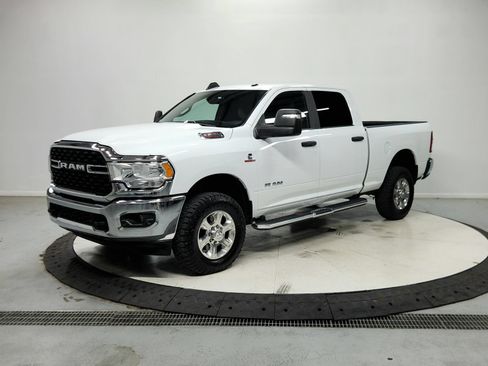 Used 2024 RAM 2500 Big Horn w/ Off Road Package AWD/4WD image 4