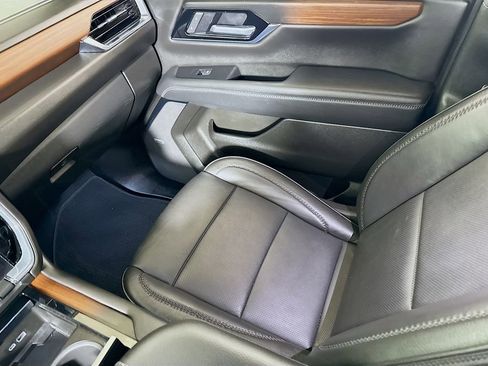 Certified 2025 GMC Yukon Denali AWD/4WD image 22