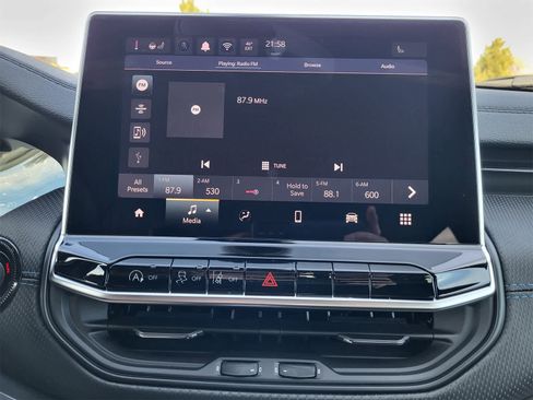 New 2026 Jeep Compass Latitude image 12