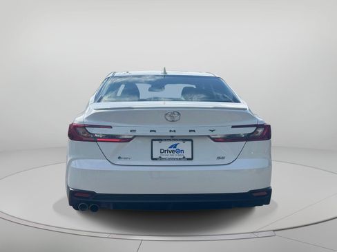 Used 2026 Toyota Camry SE FWD image 5