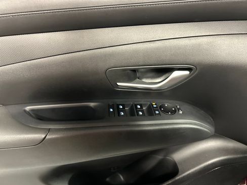 Used 2025 Hyundai Tucson SE AWD/4WD image 12