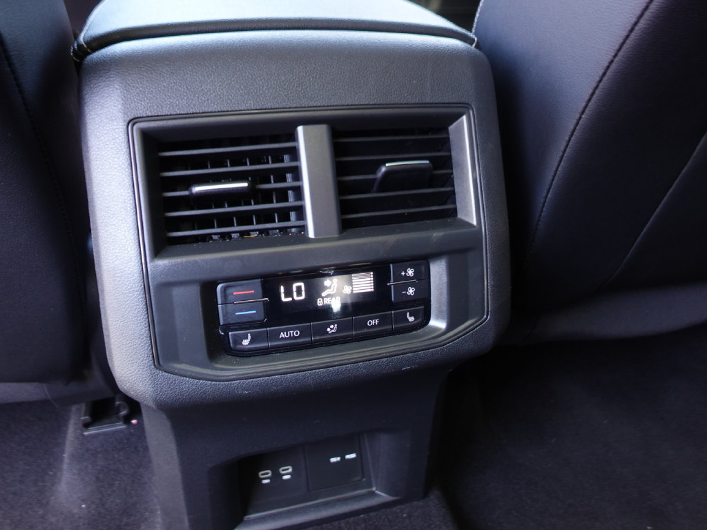 Used 2022 Volkswagen Atlas SEL Premium AWD/4WD image 25