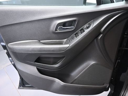 Used 2019 Chevrolet Trax LT w/ LT Convenience Package FWD image 21