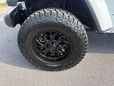 Used 2023 Jeep Gladiator Overland image 5