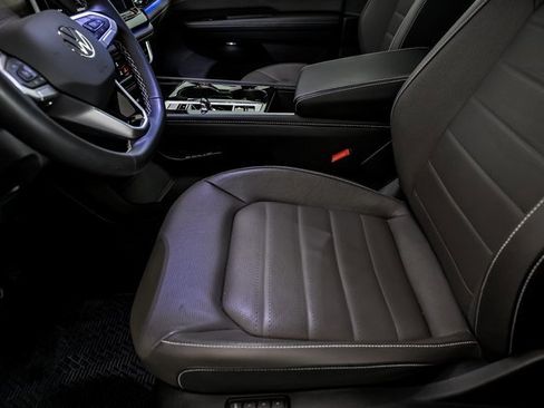 Certified 2025 Volkswagen Atlas SEL image 11