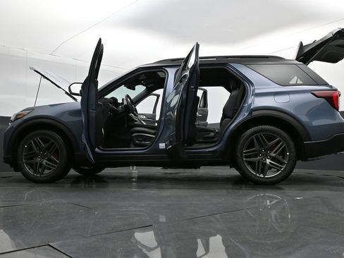 New 2026 Ford Explorer ST w/ Sun And Sound Package image 34