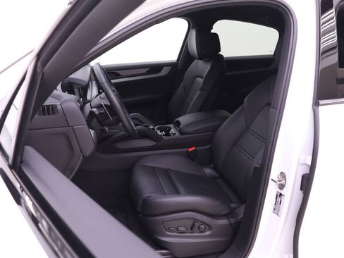 Used 2026 Porsche Cayenne Coupe AWD/4WD image 5