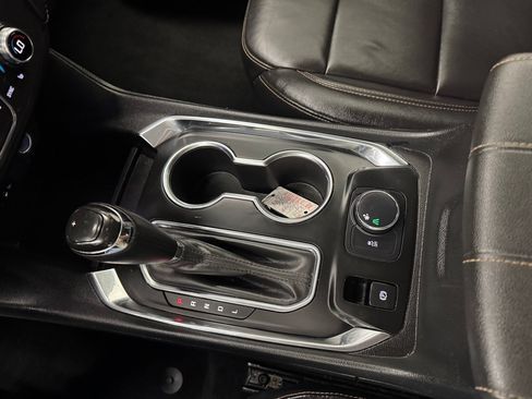 Used 2019 Chevrolet Traverse RS FWD image 29