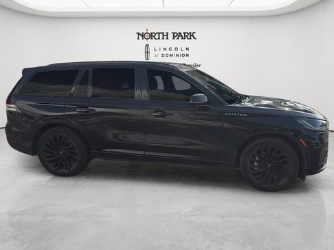 Used 2025 Lincoln Aviator Reserve w/ Jet Appearance Package RWD image 6
