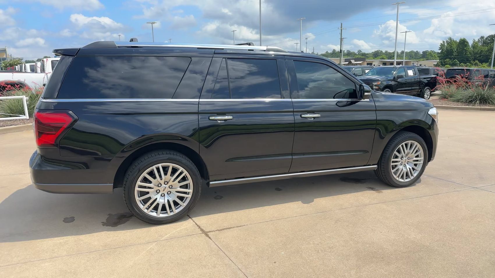 Used 2024 Ford Expedition Max Limited AWD/4WD image 9