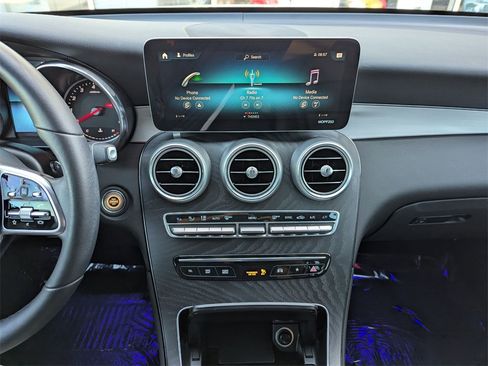 Used 2021 Mercedes-Benz GLC 300 image 26
