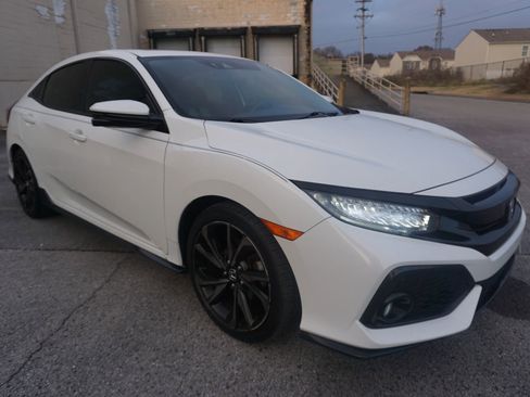 Used 2018 Honda Civic Sport Touring image 5
