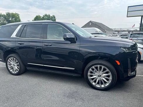 Used 2023 Cadillac Escalade Premium Luxury AWD/4WD image 3