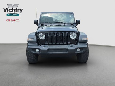 Used 2018 Jeep Wrangler Unlimited Sport S AWD/4WD image 2