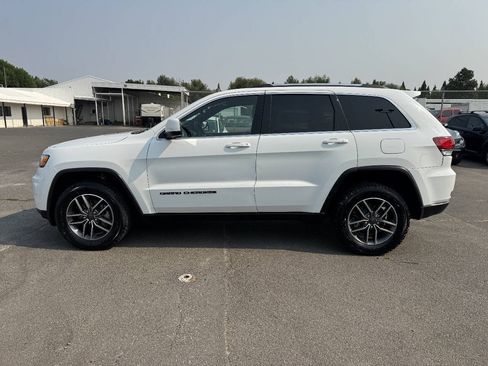 Used 2020 Jeep Grand Cherokee Laredo w/ 18" Wheel & 8.4" Radio Group AWD/4WD image 2