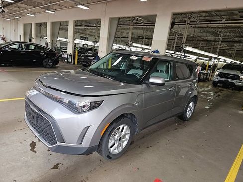 Certified 2025 Kia Soul LX w/ LX Technology Package FWD image 1