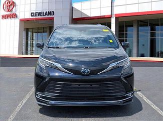 Used 2022 Toyota Sienna XLE w/ XLE Plus Package FWD video 3