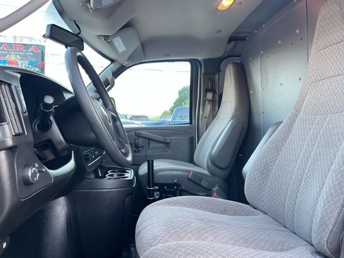 Used 2019 Chevrolet Express 2500 RWD image 10