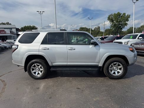Used 2015 Toyota 4Runner 4WD image 6