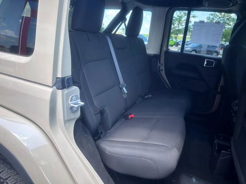 Used 2022 Jeep Wrangler Unlimited Sahara w/ Cold Weather Group AWD/4WD image 12