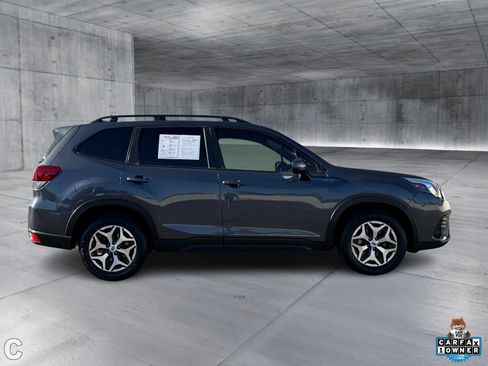 Used 2022 Subaru Forester Premium image 6