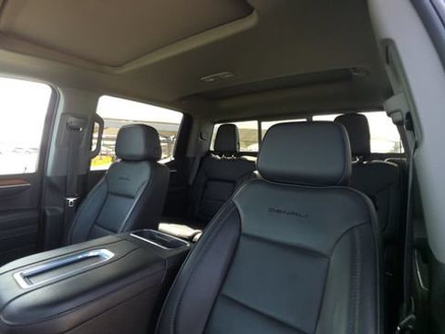 Used 2022 GMC Sierra 1500 Denali w/ Denali Reserve Package AWD/4WD image 14