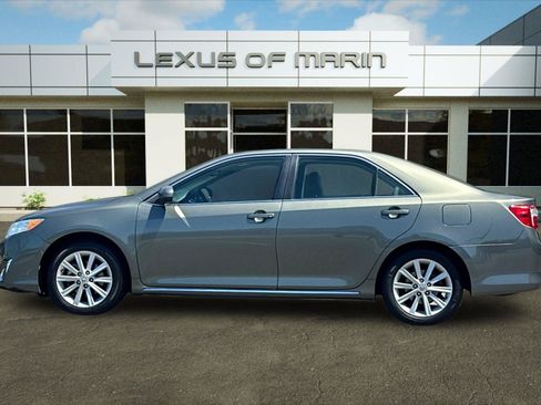 Used 2013 Toyota Camry XLE w/ Leather Pkg FWD image 2