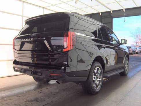 Certified 2025 Ford Expedition Active image 2