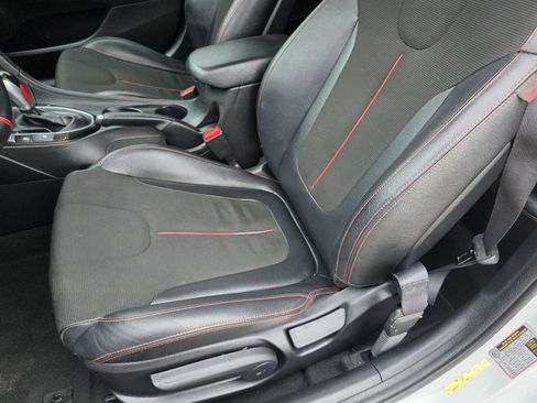 Used 2020 Hyundai Veloster 2.0 Premium image 31