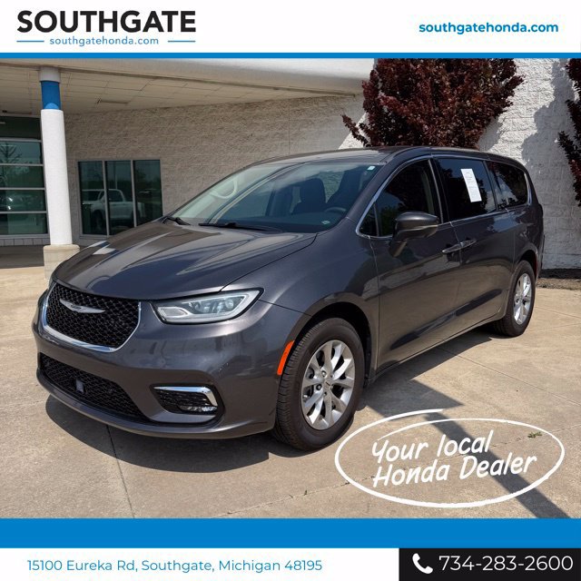 Used 2023 Chrysler Pacifica Touring-L AWD/4WD image 1