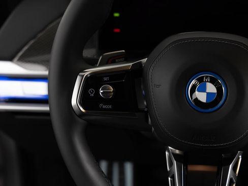 Used 2023 BMW i7 xDrive60 AWD/4WD image 33