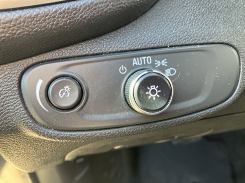 Used 2018 Chevrolet Trax LT w/ Redline Edition image 27