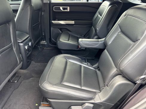 Used 2021 Ford Explorer XLT w/ Equipment Group 202A RWD image 10