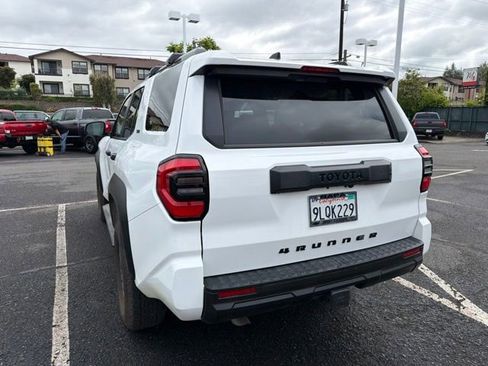 Used 2025 Toyota 4Runner SR5 AWD/4WD image 15