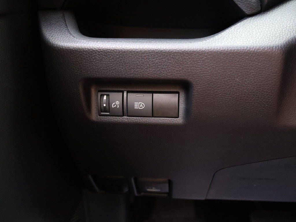 Used 2025 Toyota RAV4 LE AWD/4WD image 29