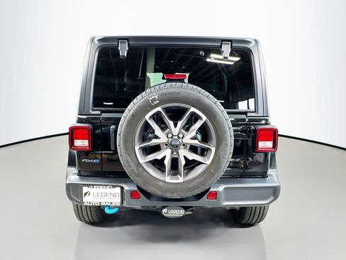 Used 2024 Jeep Wrangler Unlimited w/ Convenience Group AWD/4WD image 5