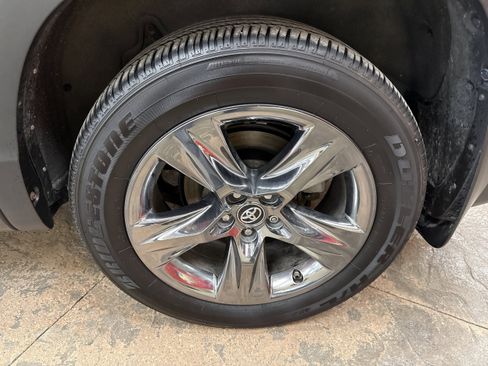 Used 2019 Toyota Highlander Limited Platinum image 10