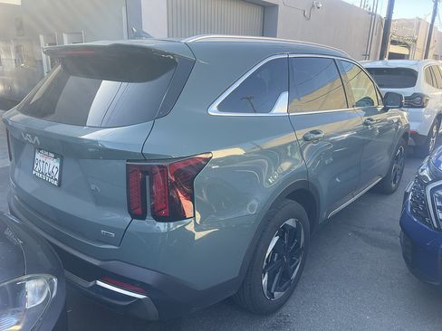 Used 2025 Kia Sorento EX FWD image 4