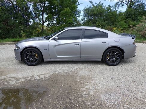 Used 2015 Dodge Charger R/T RWD image 2