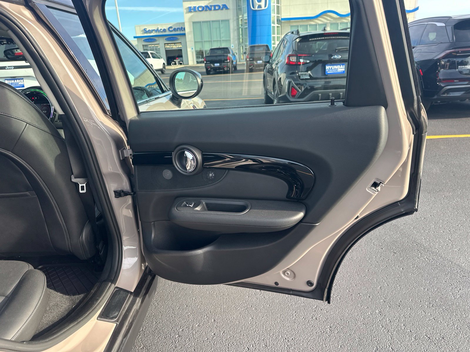 Used 2023 MINI Cooper Clubman S w/ Premium Package FWD image 39