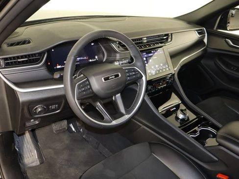 Used 2023 Jeep Grand Cherokee L Laredo AWD/4WD image 28